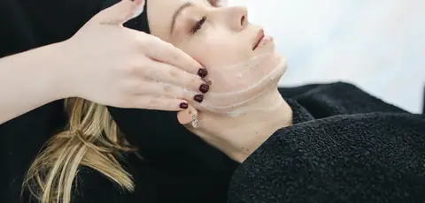 4 Simple & Efficient Tips to Keep Your Skin Glowing This Winter