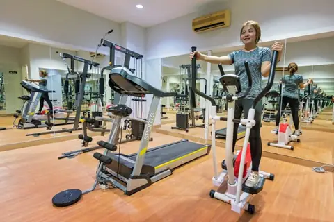 The Pros & Cons of Treadmills and Cross Trainer Aerobic Gym Equipment